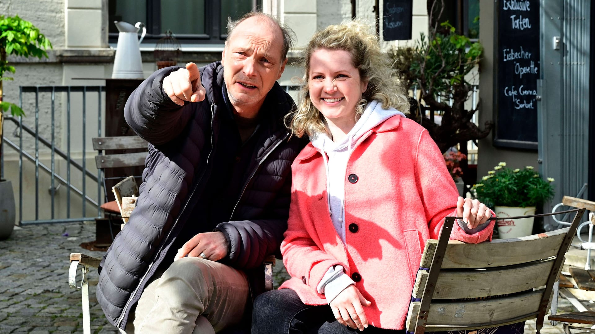 Nach Karin Hanczewskis Abschied aus der Krimireihe ermitteln Martin Brambach und Cornelia Gröschel künftig zu zweit. Nach Karin Hanczewskis Abschied aus der Krimireihe ermitteln Martin Brambach und Cornelia Gröschel künftig zu zweit.