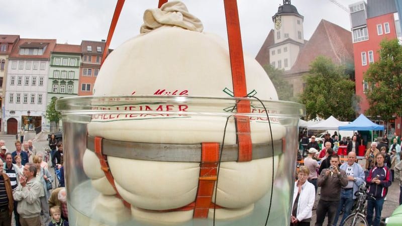 Der bisherige Weltrekordhalter: Ein 365 Kilo schwerer Kloß in Jena aus dem Jahr 2010.