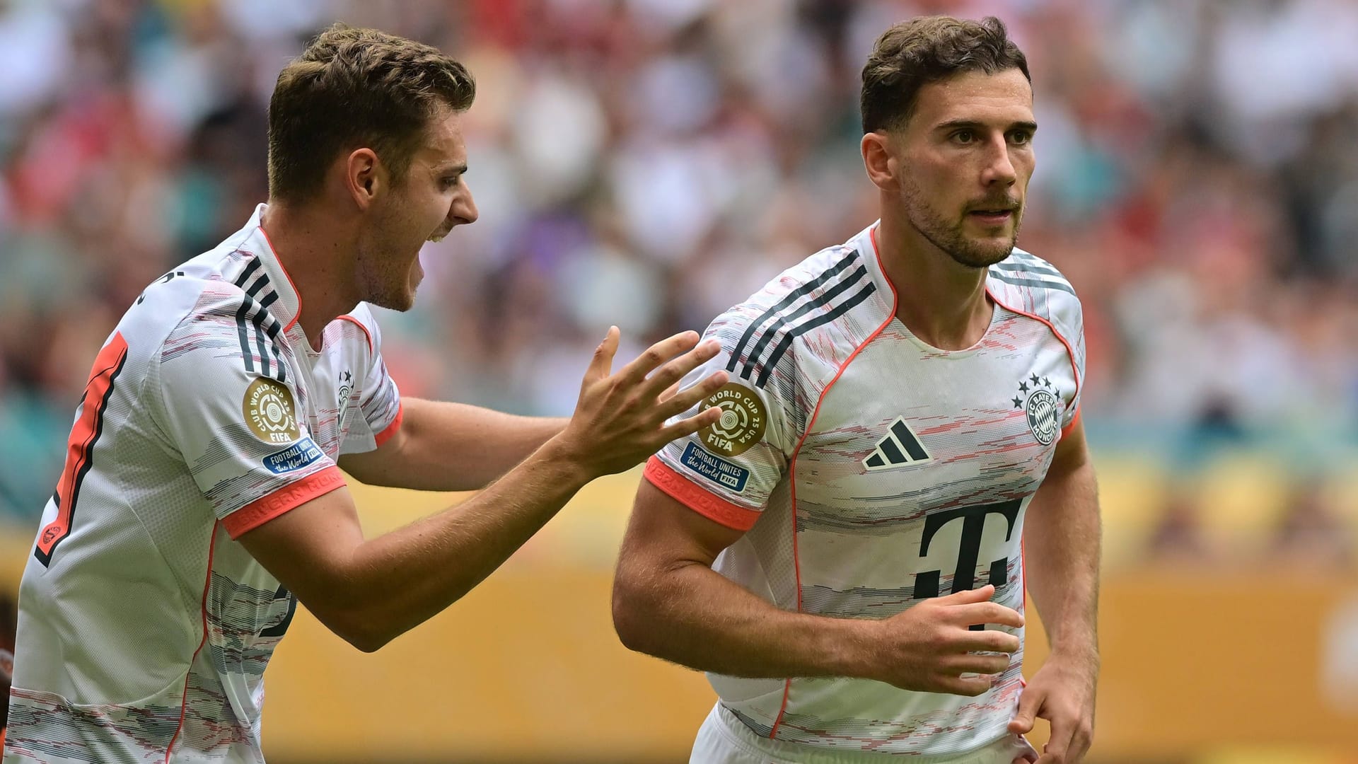 Zog aus der Entfernung ab: Leon Goretzka (r.) im Spiel gegen Flamengo.