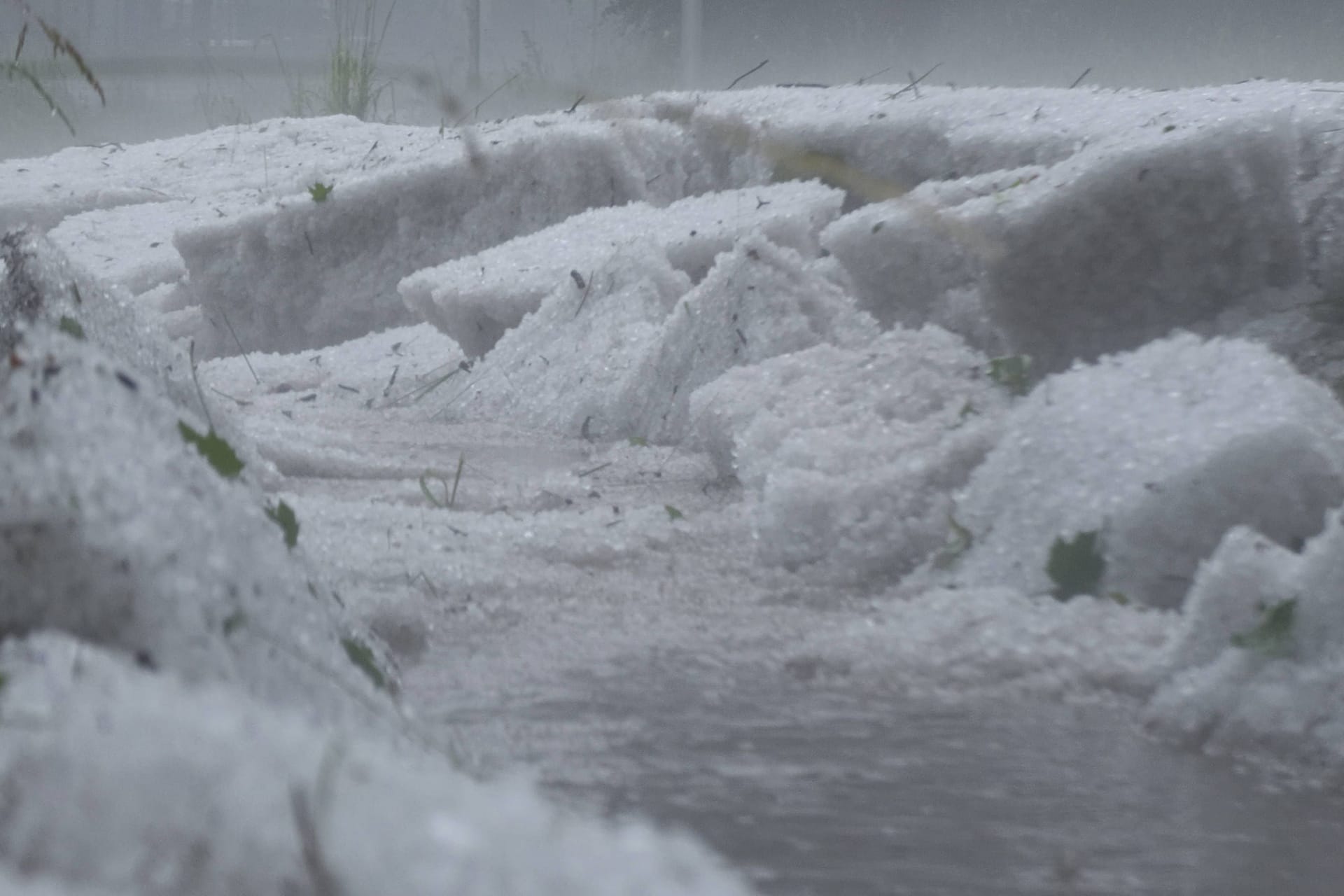 Unwetter mit Hagel sind über das Erzgebirge hinweggezogen: Verletzt wurde nach bisherigen Informationen niemand.