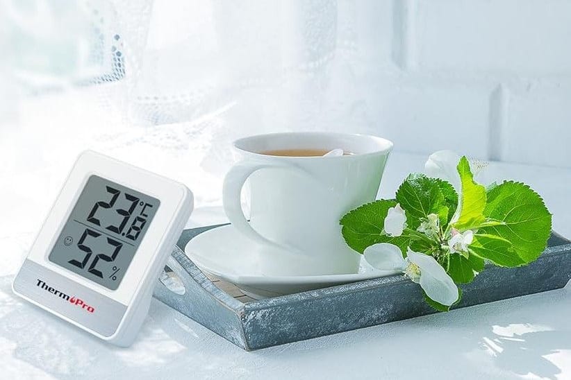 Das digitale Hygrometer von Thermopro zeigt unter anderem die Luftfeuchtigkeit an.