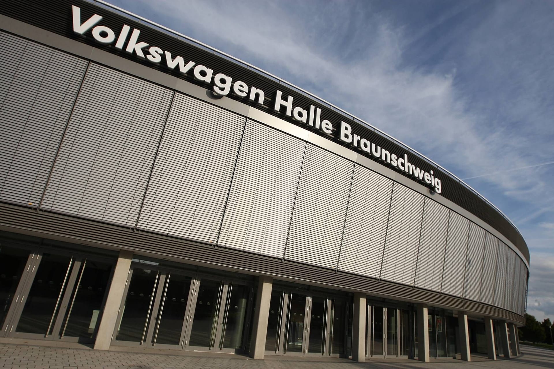Volkswagenhalle Braunschweig (Archivbild): Auf dem Dach der Halle wurde eine Photovoltaikanlage in Betrieb genommen.