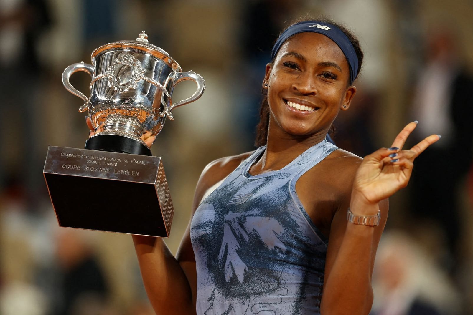 Coco Gauff mit ihrer Trophäe: Sie gewann ein spannendes Finale der French Open.