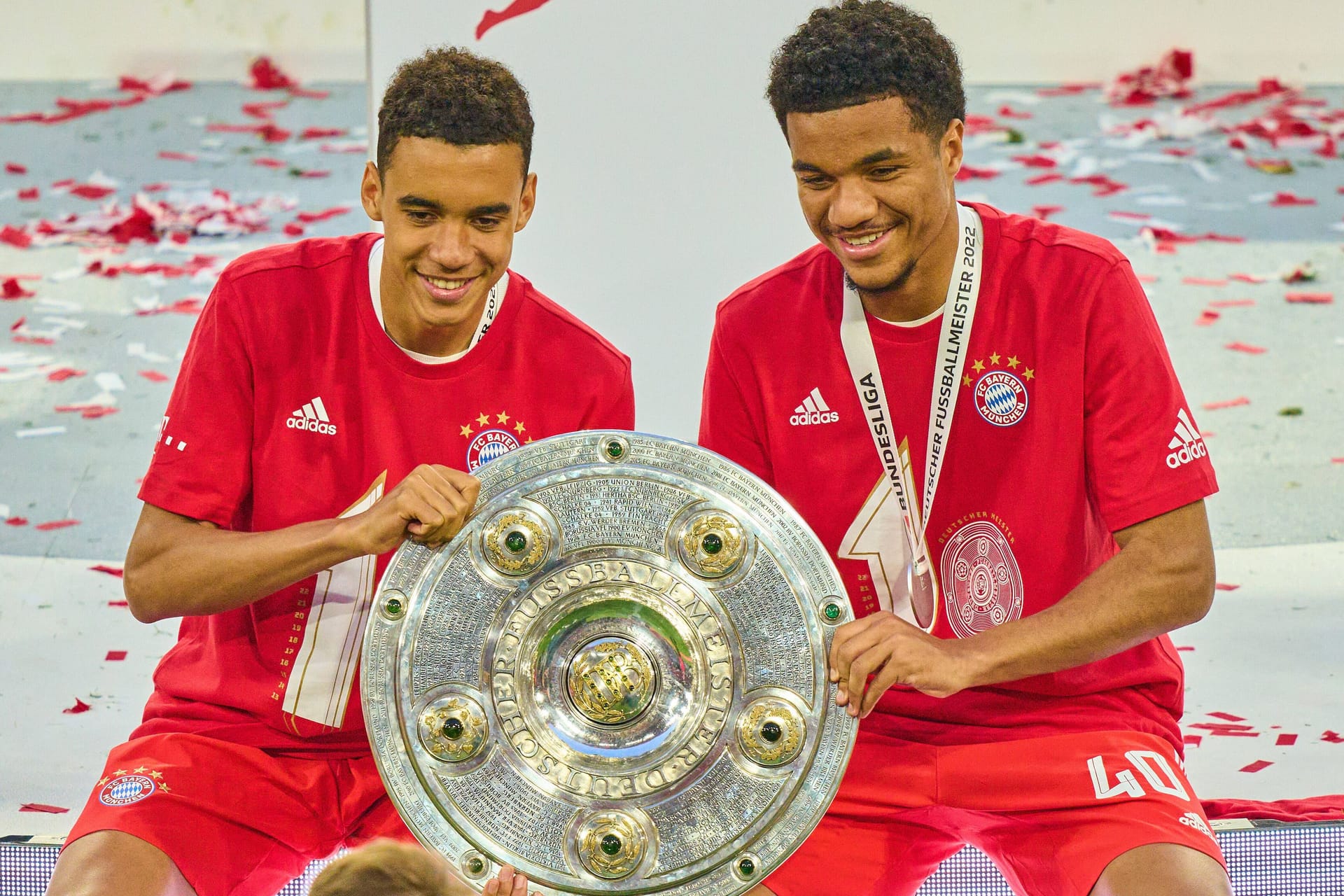 Malik Tillman (r.) vor drei Jahren neben Jamal Musiala: Der US-Amerikaner spielte früher für den FC Bayern.