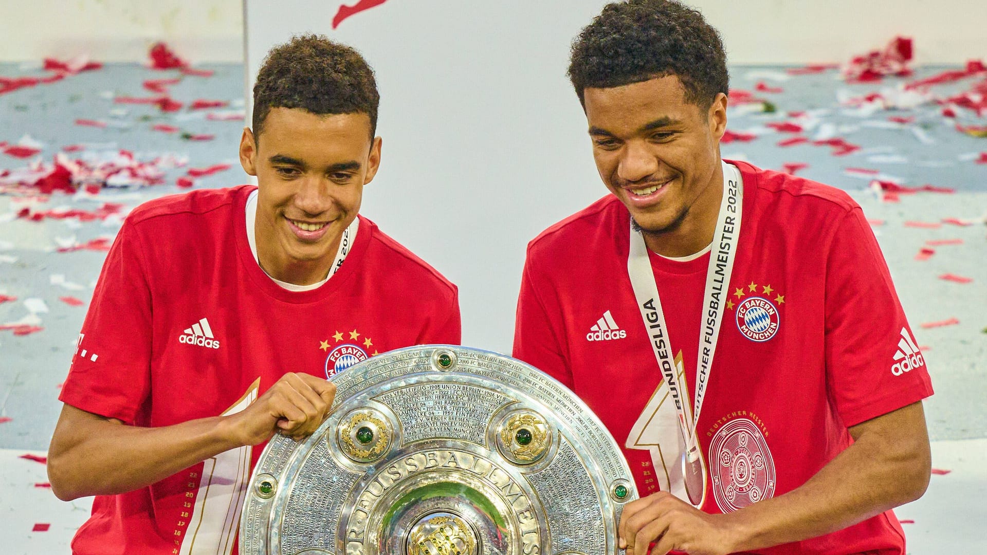 Malik Tillman (r.) vor drei Jahren neben Jamal Musiala: Der US-Amerikaner spielte früher für den FC Bayern. Malik Tillman (r.) vor drei Jahren neben Jamal Musiala: Der US-Amerikaner spielte früher für den FC Bayern.