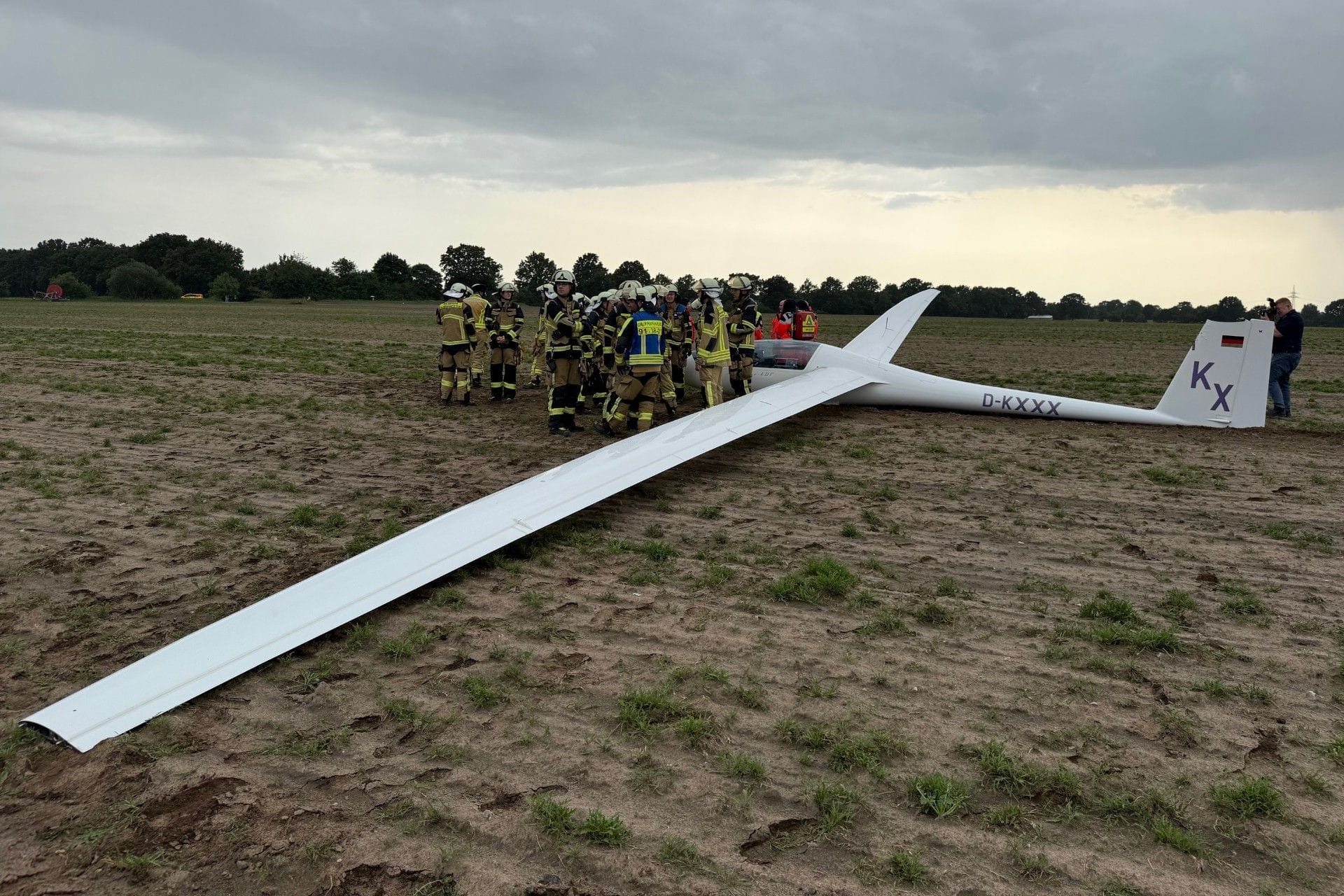 Segelflugzeug Notlandung 09062025 Reinbek b. HH