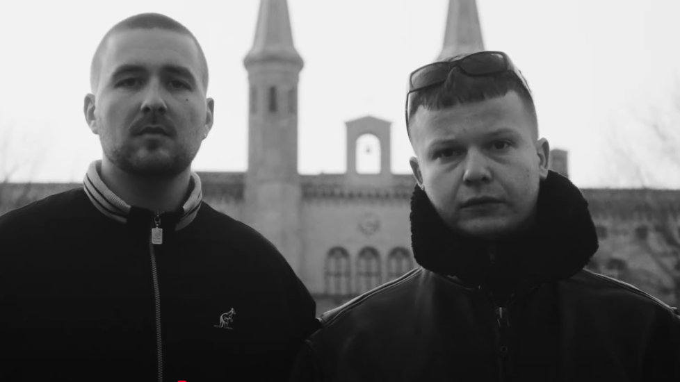 Jonko2x und Radrik Gee im Musikvideo zu "Hausverbot".