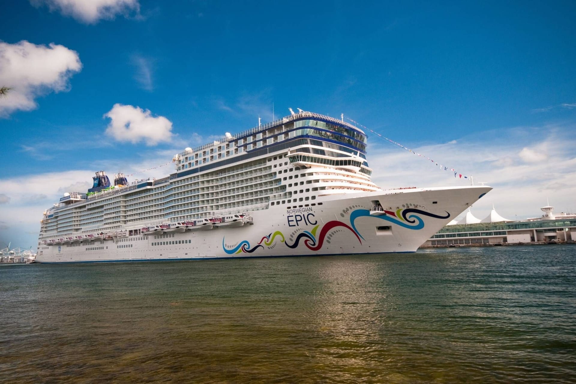 Die "Norwegian Epic" (Symbolbild): Starker Wind reißt die Verankerung des Schiffes bei einem Stopp vor Sizilien los.