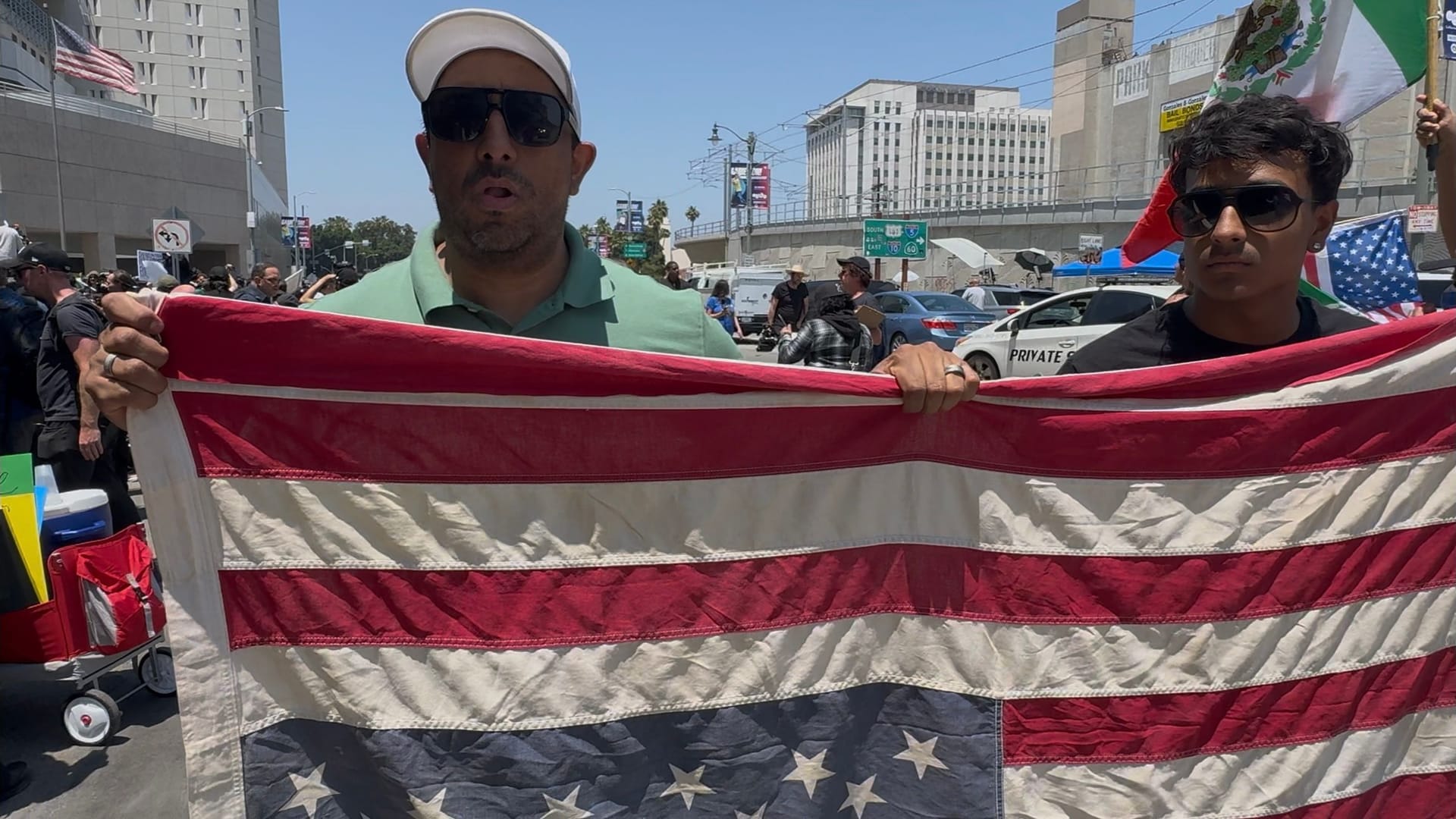 Sergio und sein Sohn Quentin wollen als Amerikaner mit Migrationshintergrund solidarisch mit der Mehrzahl neuer Einwanderer sein.