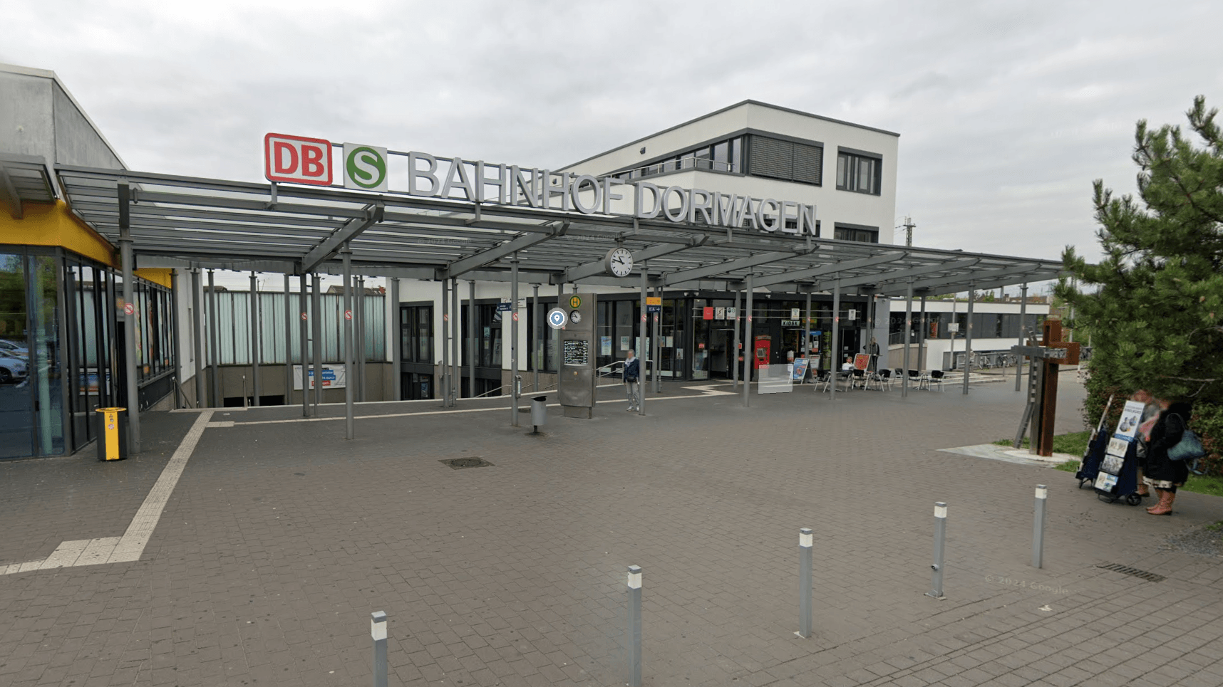 Der Bahnhof in Dormagen: Hier gab es in der Nacht eine Detonation.