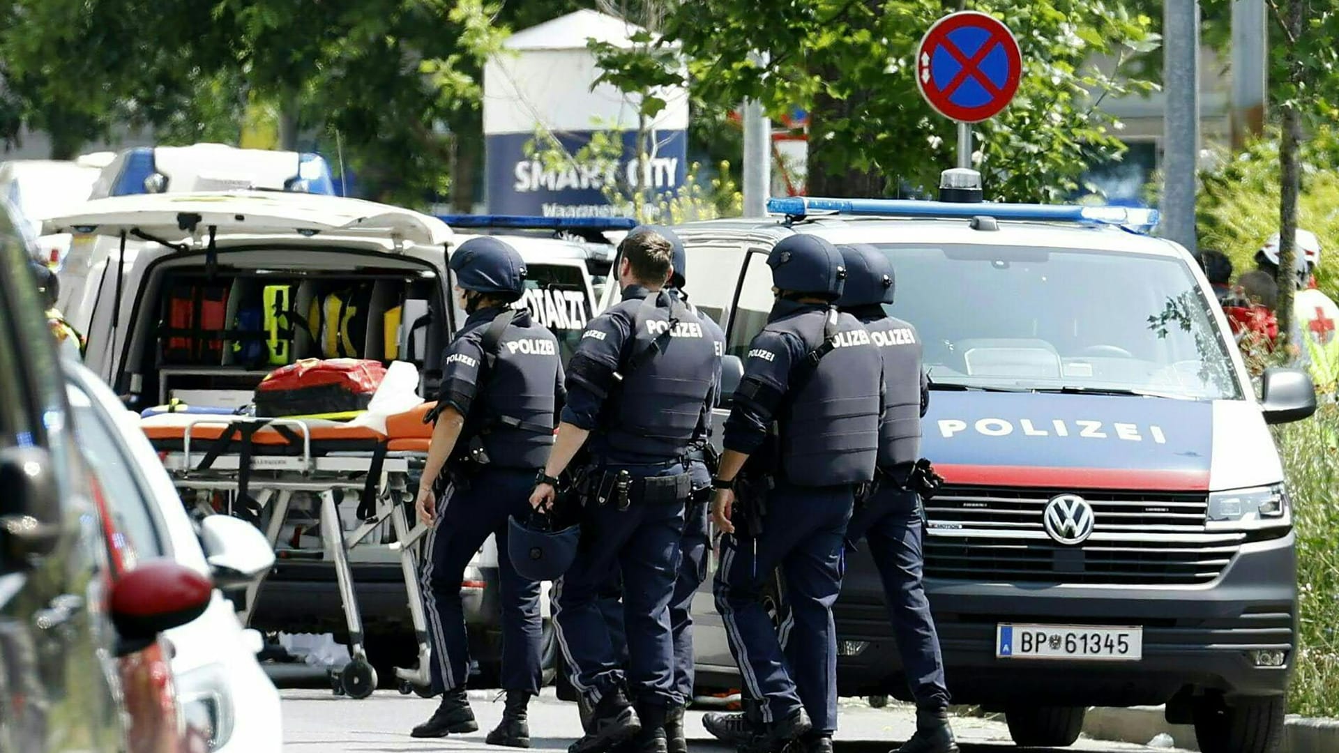 Polizisten in Österreich: Großeinsatz nach Amoklauf in Grazer Schule mit mehreren Toten.