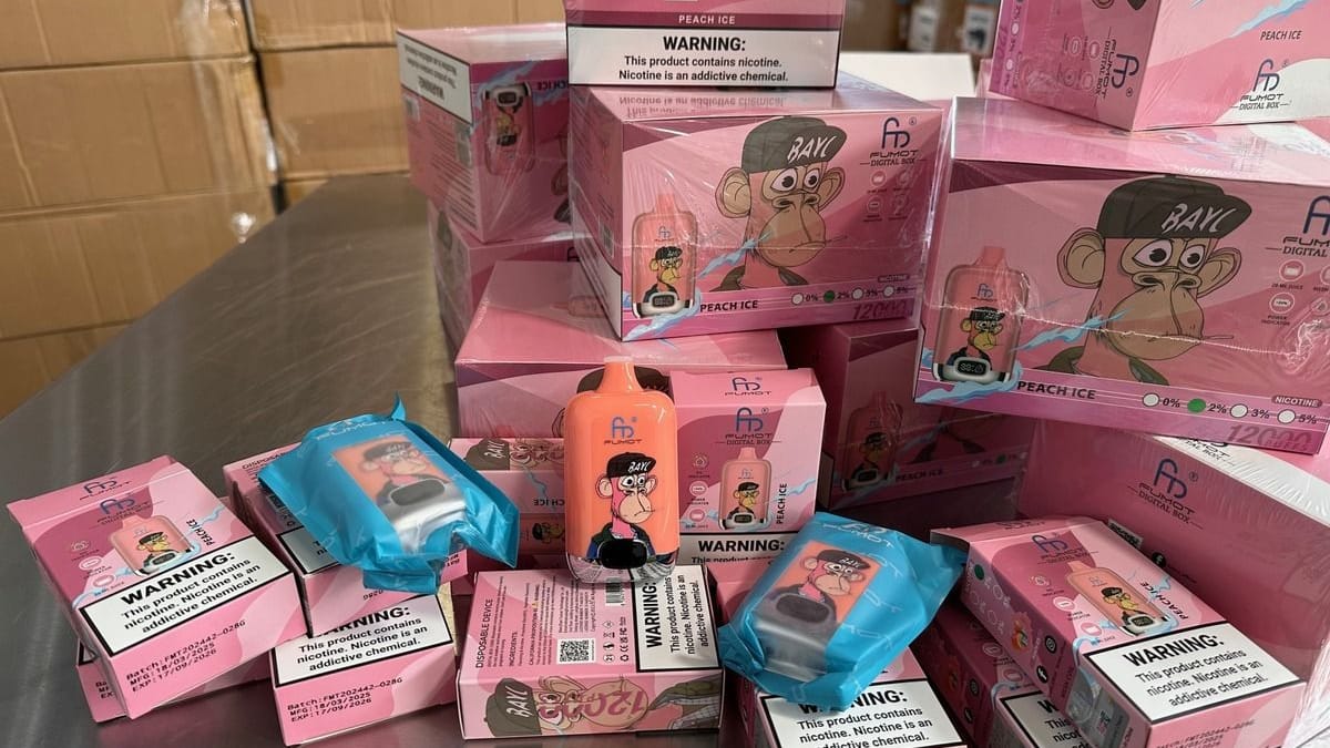 Ein Teil der unversteuerten Vapes. Der geschätzte Wert der Ware beträgt über eine Million Euro. Ein Teil der unversteuerten Vapes. Der geschätzte Wert der Ware beträgt über eine Million Euro.