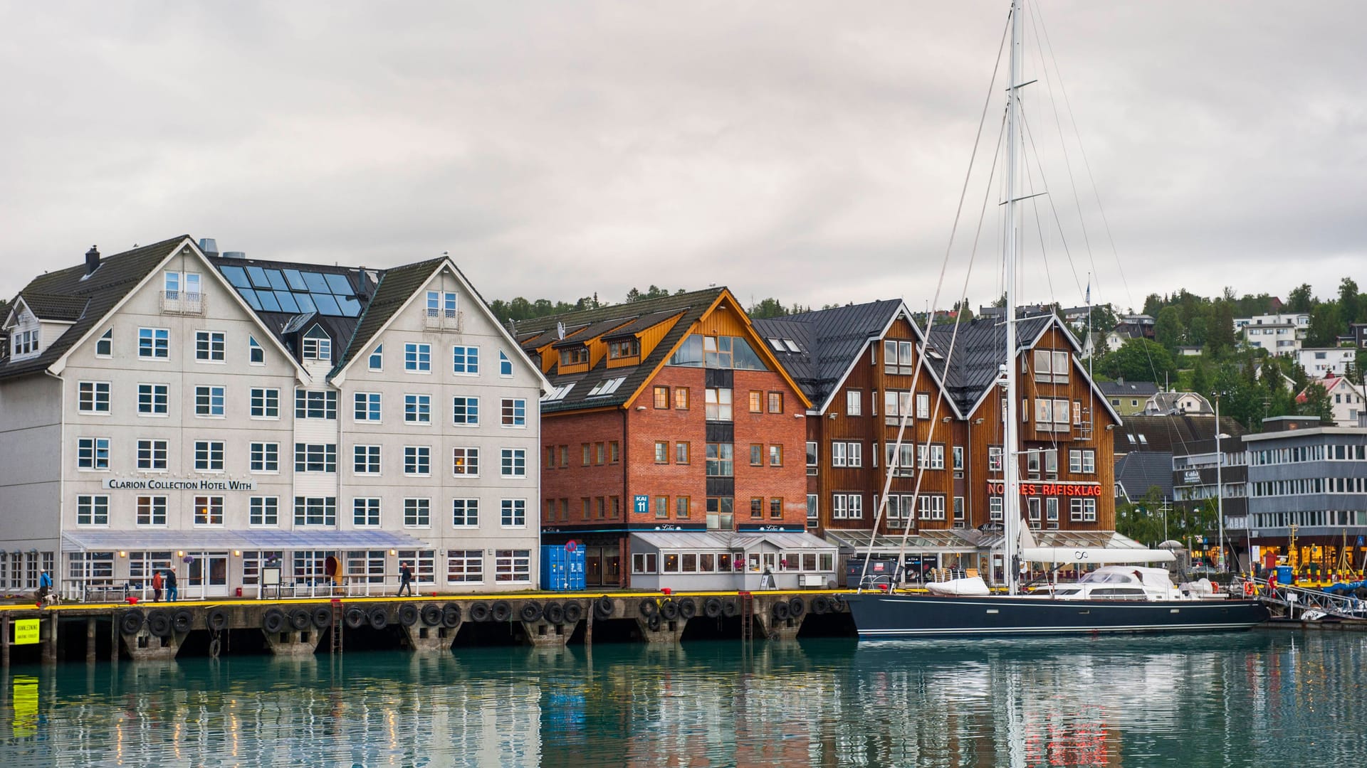 Hafen in Troms, Norwegen: In manchen norwegischen Orten könnte bald eine Kurtaxe für Touristen erhoben werden (Symbolbild).