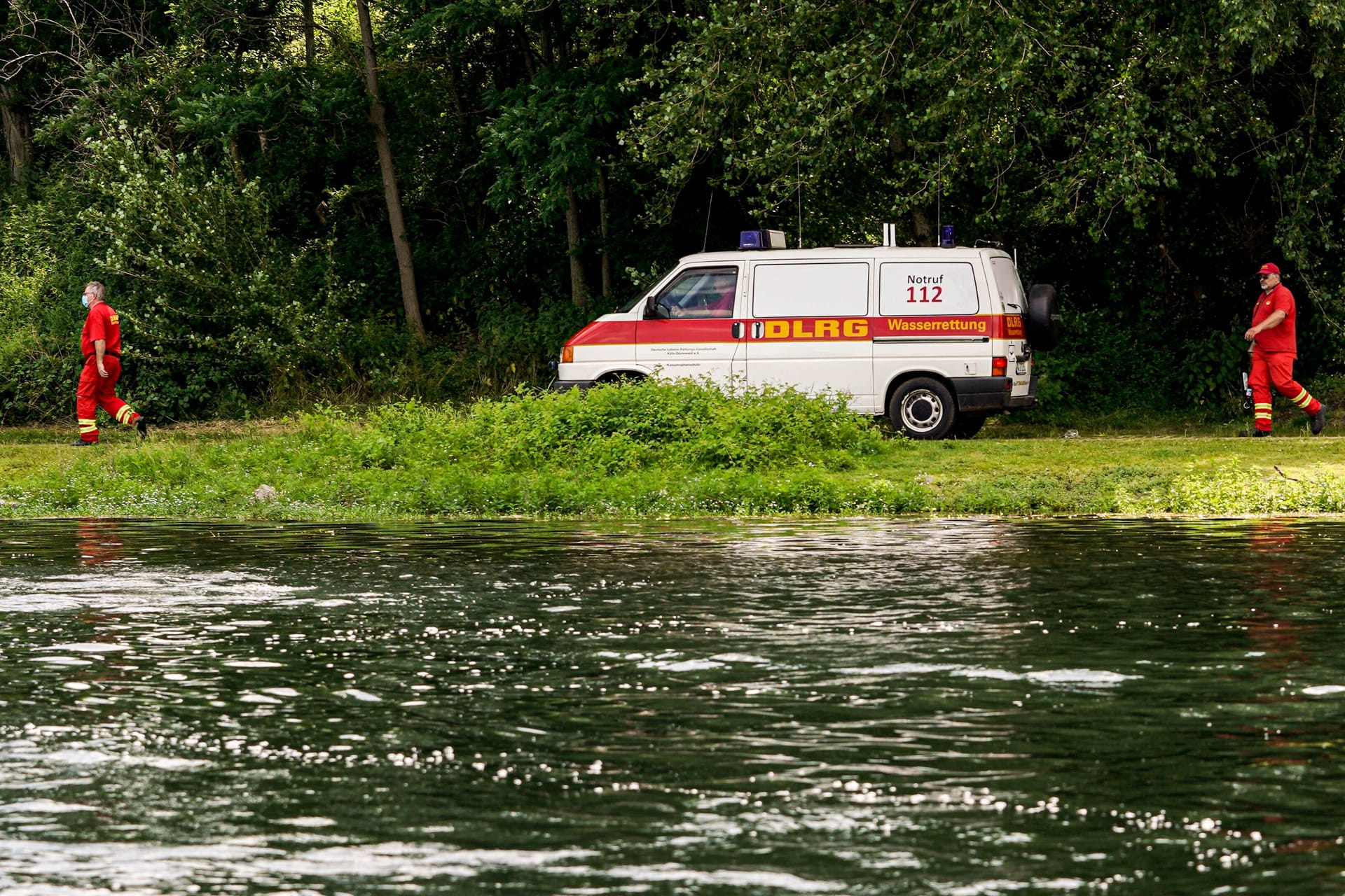 Rettungskräfte während einer Übung am Fühlinger See (Symbolbild): Am Wassermannsee in Vogelsang wird ein Mann vermisst.