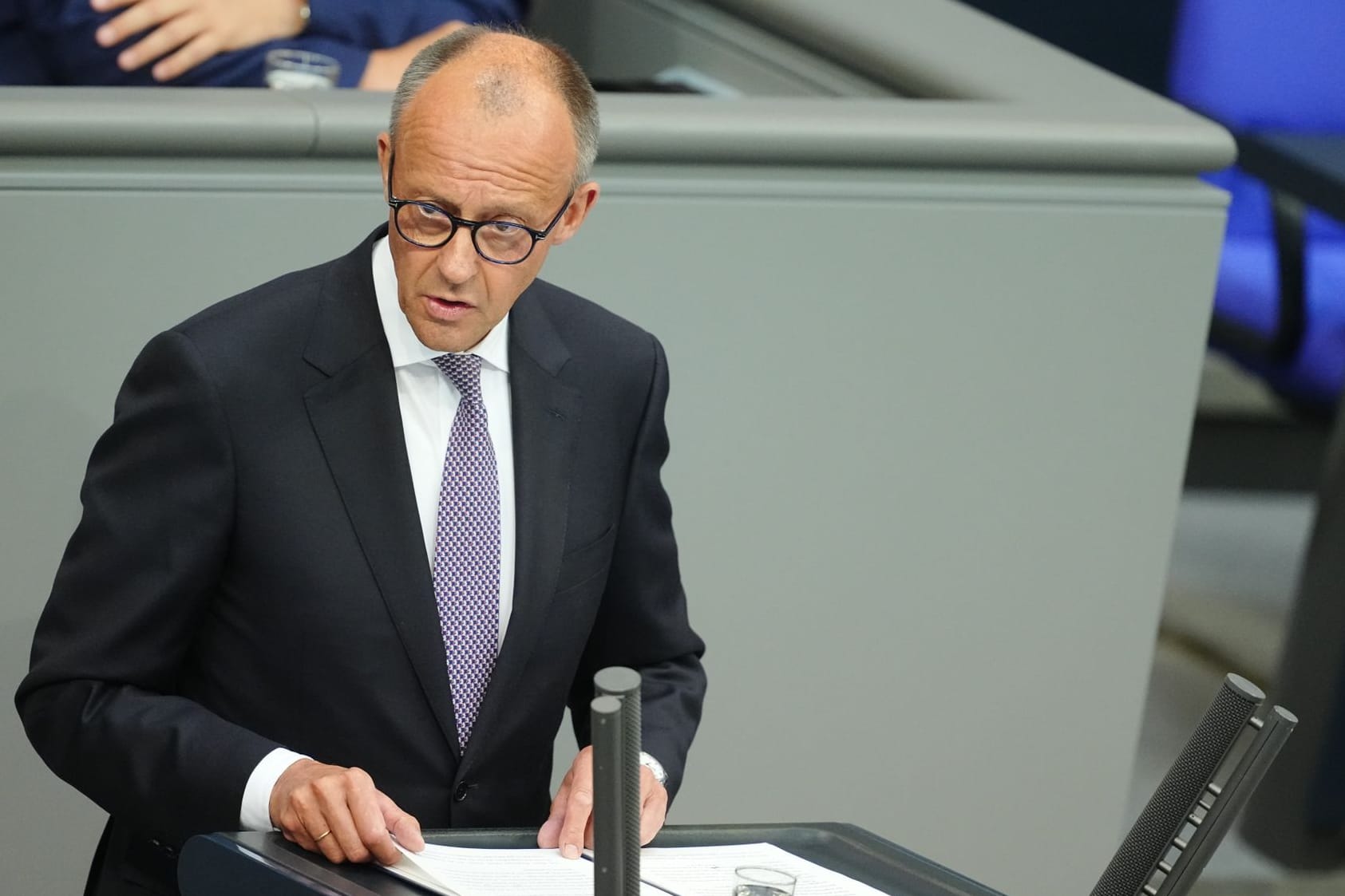 Friedrich Merz (CDU) gibt im Bundestag eine Regierungserklärung zu den bevorstehenden Gipfeltreffen der Nato und der EU ab.