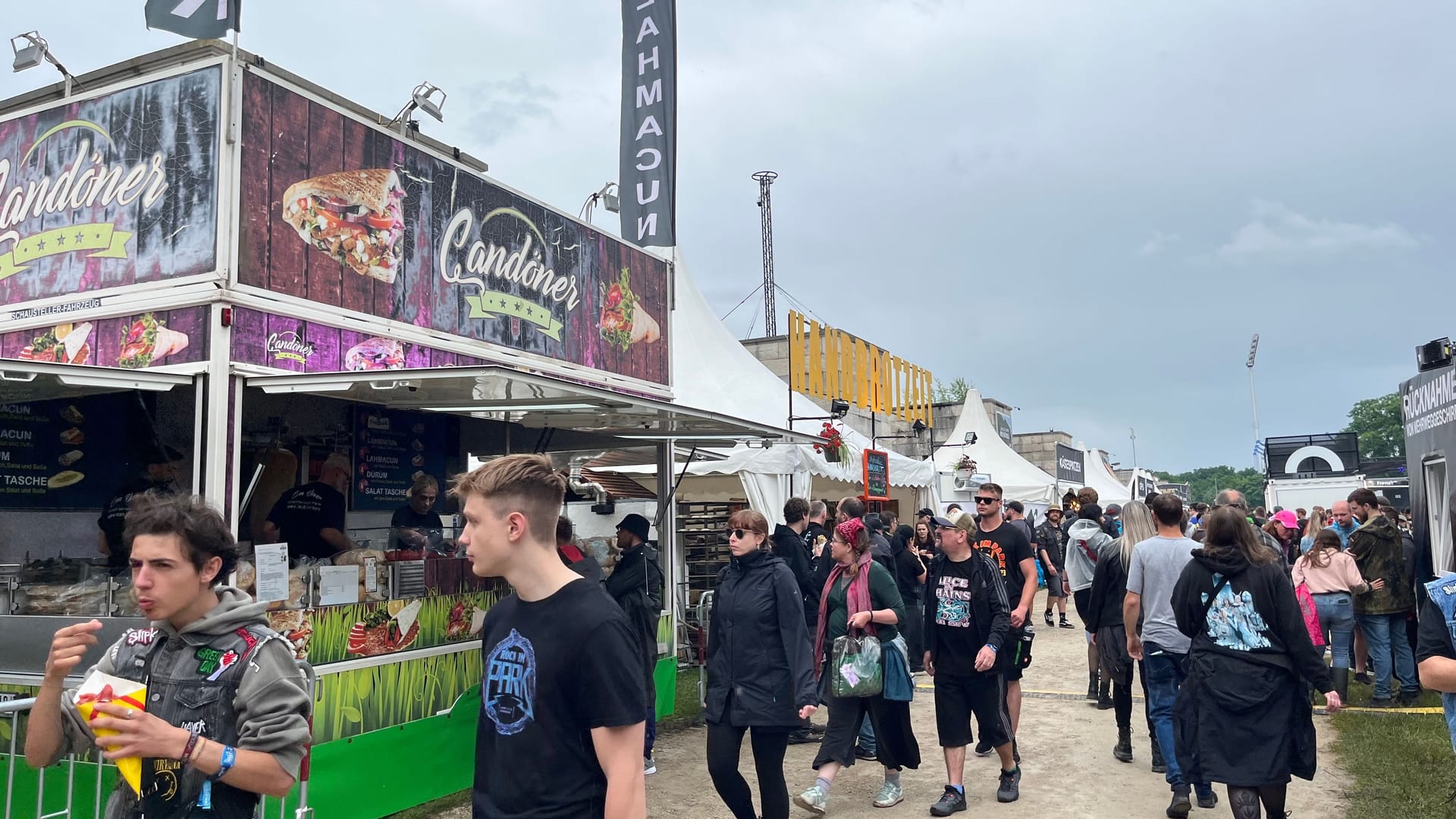 Essensstände gibt es viele bei Rock im Park: Bei einigen sind die Preise deutlich gestiegen.