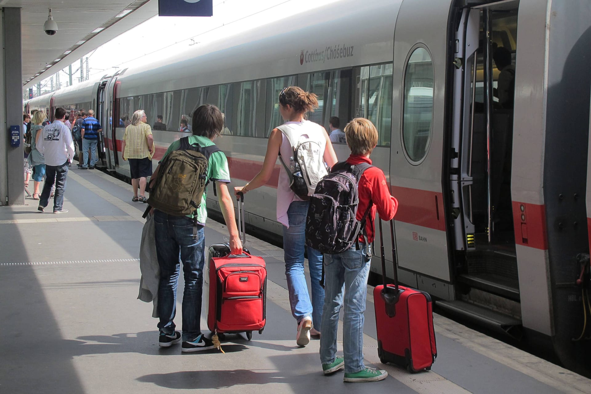 ICE am Hauptbahnhof Hannover (Symbolbild): Zwischen Stendal und der Landeshauptstadt ist der Bahnverkehr erheblich gestört.