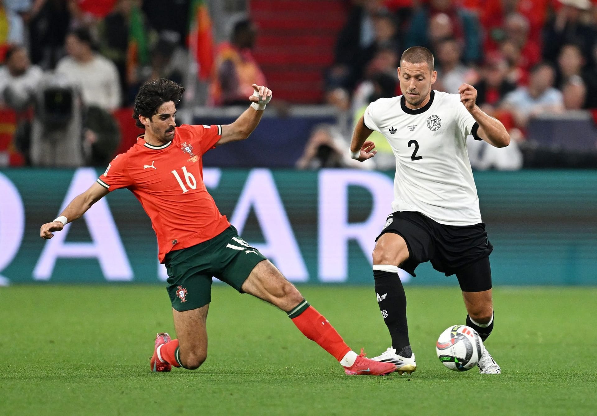 Waldemar Anton (bis 71. Minute): Mit einem schlimmen Stellungsfehler ermöglichte er eine gute Ronaldo-Chance (15.). Steigerte sich danach. Unüberwindbar wirkte er aber nicht. Note 4 Waldemar Anton (bis 71. Minute): Mit einem schlimmen Stellungsfehler ermöglichte er eine gute Ronaldo-Chance (15.). Steigerte sich danach. Unüberwindbar wirkte er aber nicht. Note 4