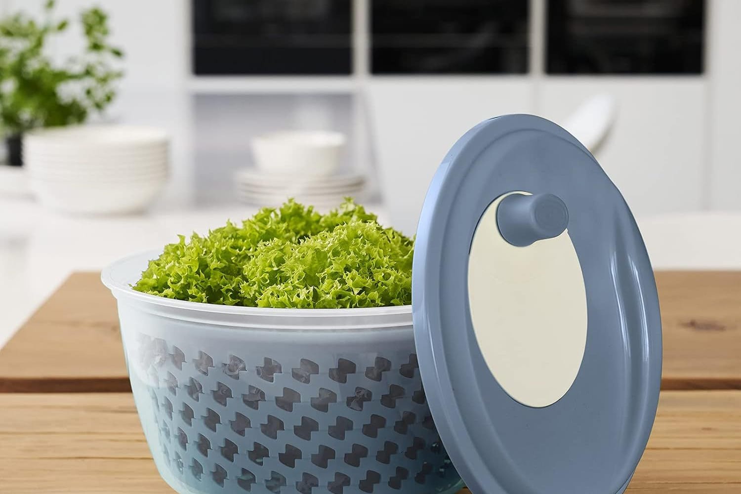 Salatschleudern sorgen für knackigen leckeren Salat.