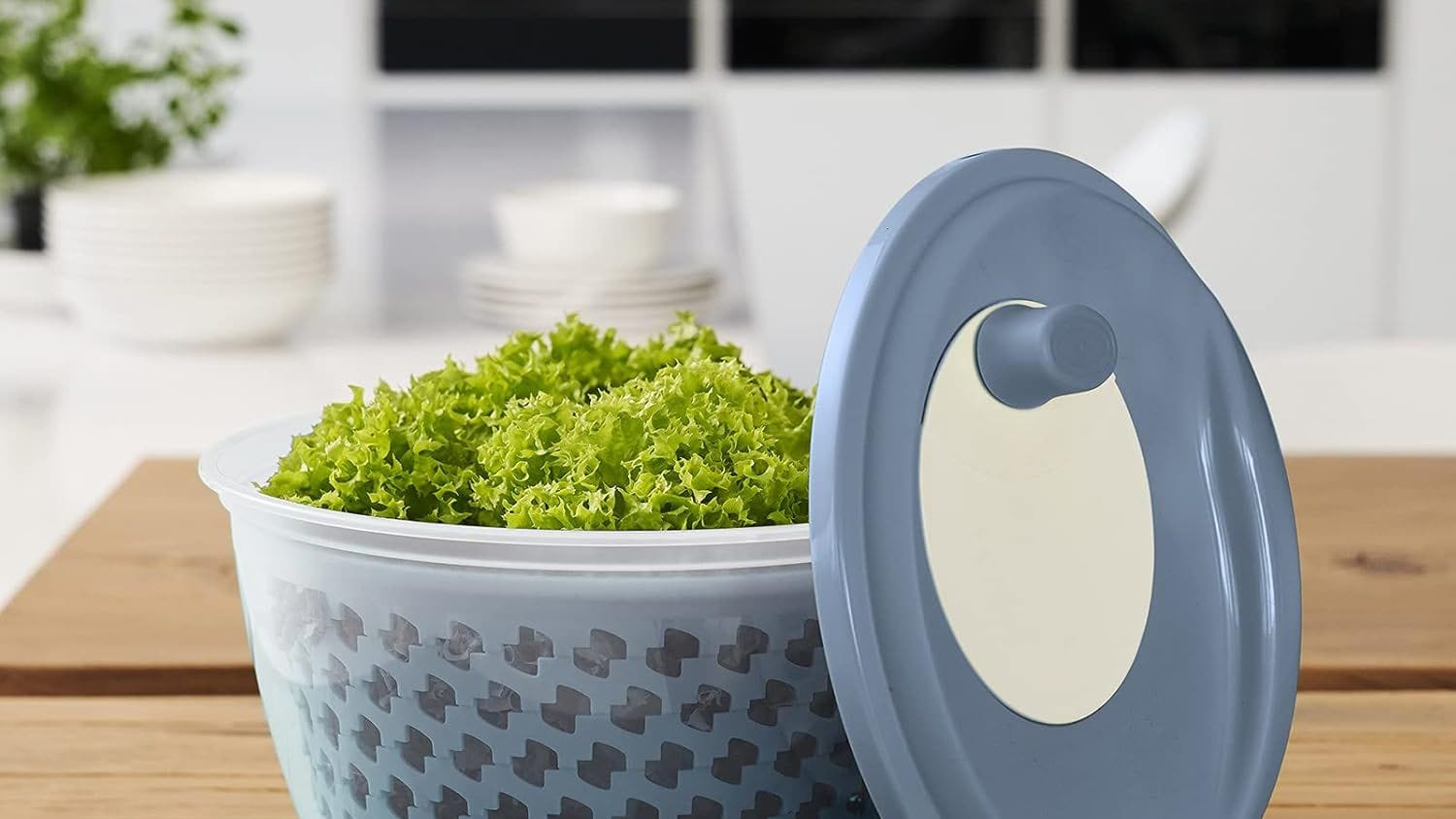 Salatschleudern sorgen für knackigen leckeren Salat.