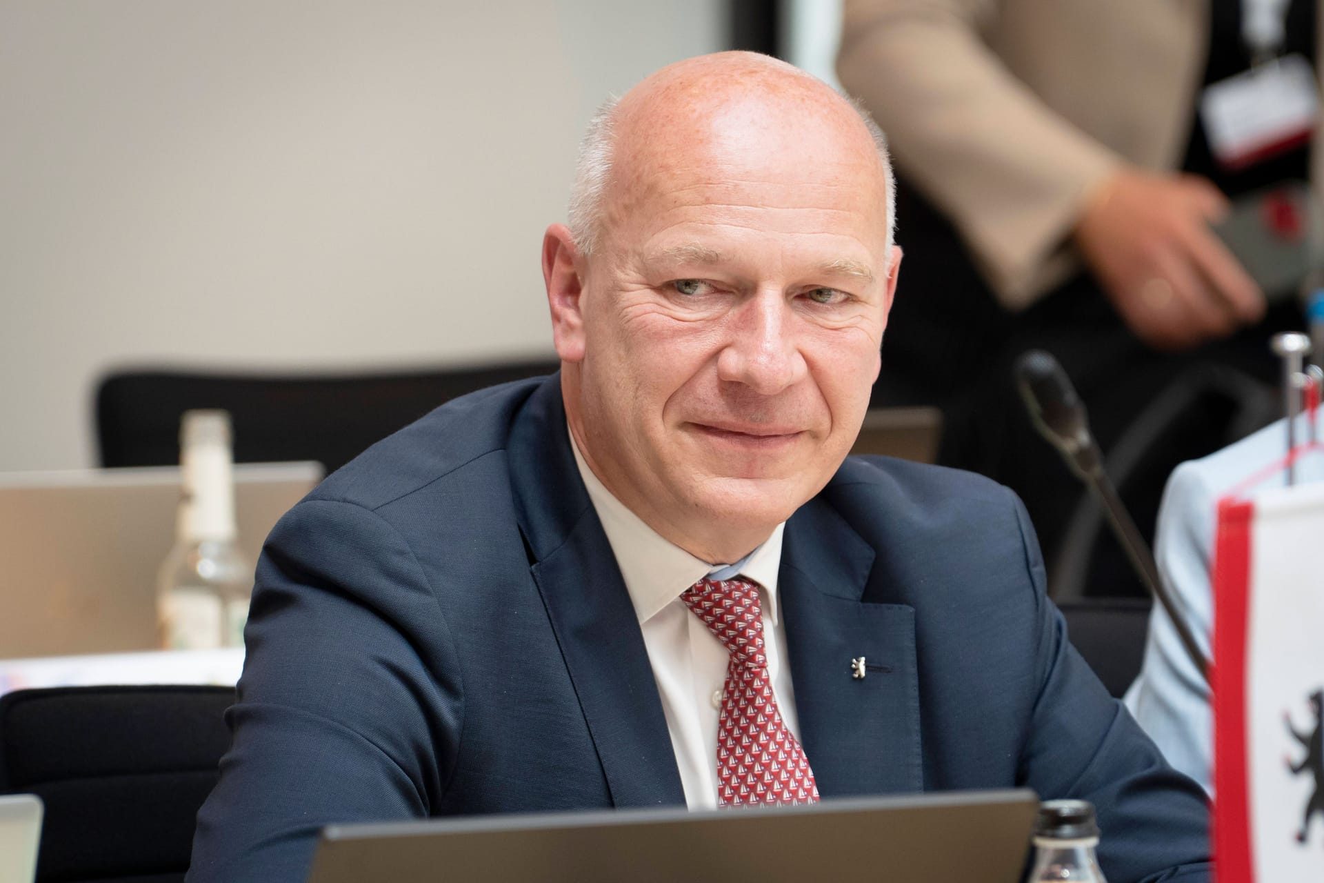 Kai Wegner (Archivbild): Er hat sich zum Autoverkehr in Berlin geäußert.