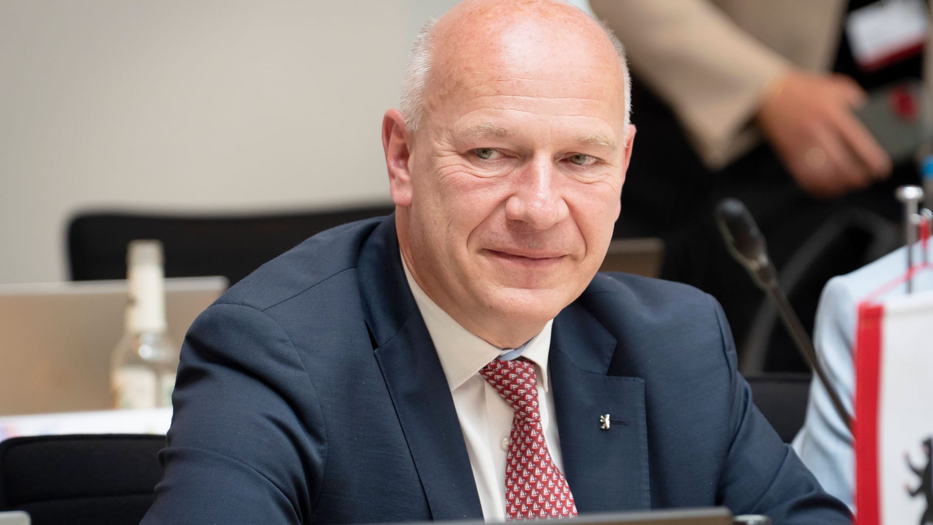 Kai Wegner (Archivbild): Er hat sich zum Autoverkehr in Berlin geäußert.
