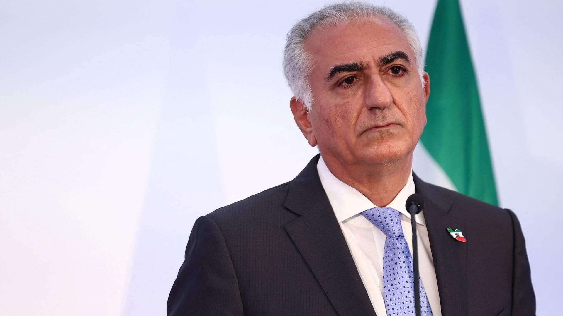 Reza Pahlavi, Sohn des letzten Schahs von Persien, während der Pressekonferenz.