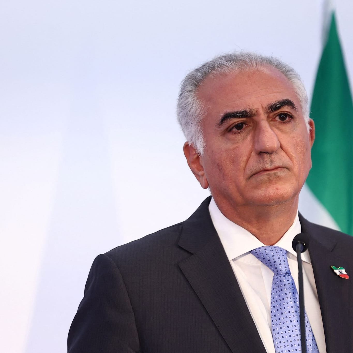 Reza Pahlavi, Sohn des letzten Schahs von Persien, während der Pressekonferenz.