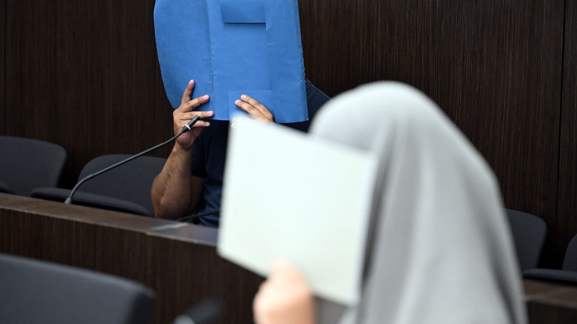 Salafistischer Tiktok-Star wegen Spendenbetrugs vor Gericht Salafistischer Tiktok-Star wegen Spendenbetrugs vor Gericht