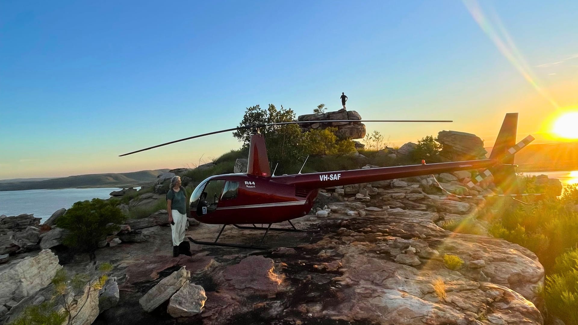 Fantastische Aussicht: Der Helikopter landet auf einem Felsen mitten im Nationalpark.