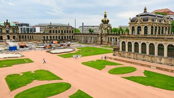 Blick in den Zwinger: Der Innenhof des Dresdner Wahrzeichen soll bis Ende August wie neu sein.