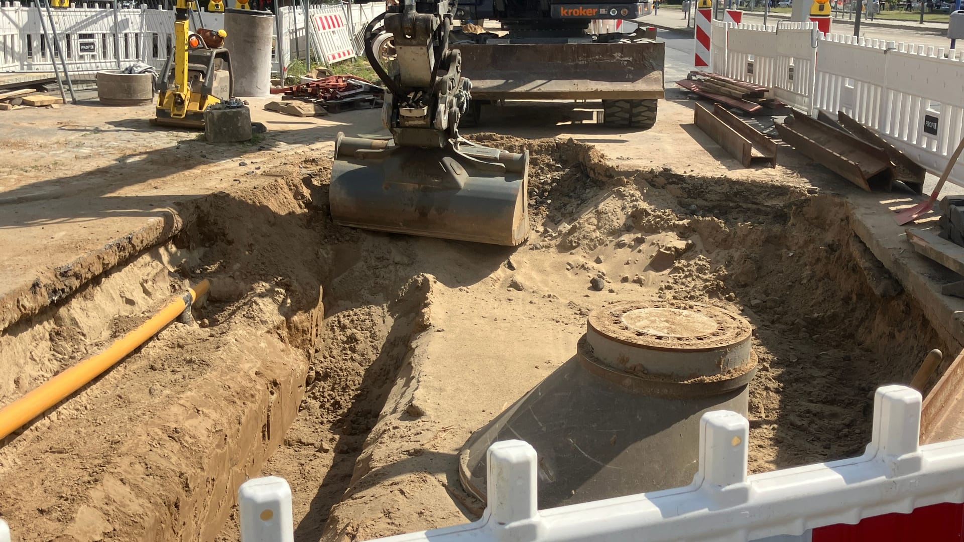 Baustelle in der Hamburger Straße: In diesem Bereich gab es am Donnerstag stundenlang Einschränkungen. Baustelle in der Hamburger Straße: In diesem Bereich gab es am Donnerstag stundenlang Einschränkungen.