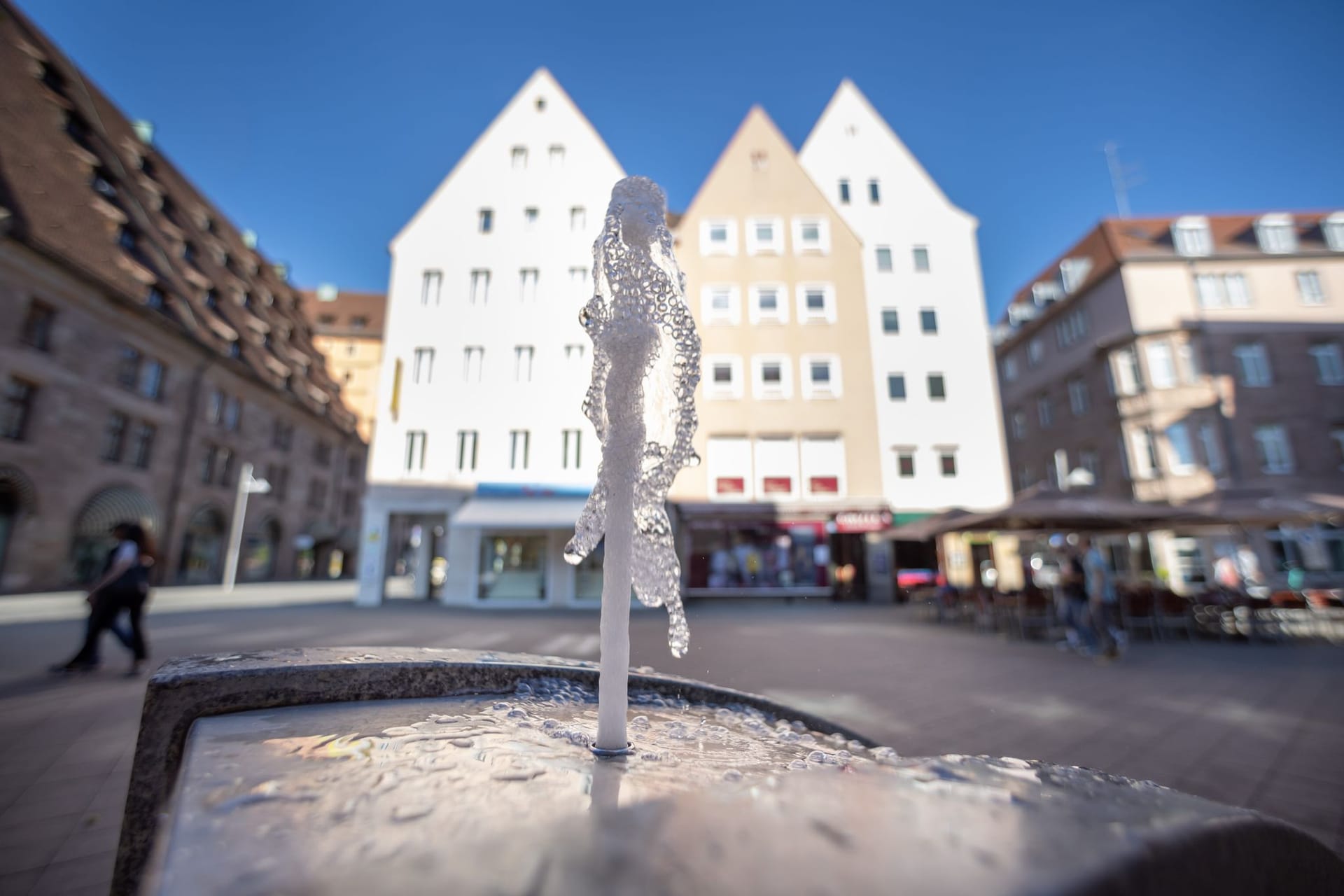 Hitze in Deutschland - Trinkwasserbrunnen in Nürnberg