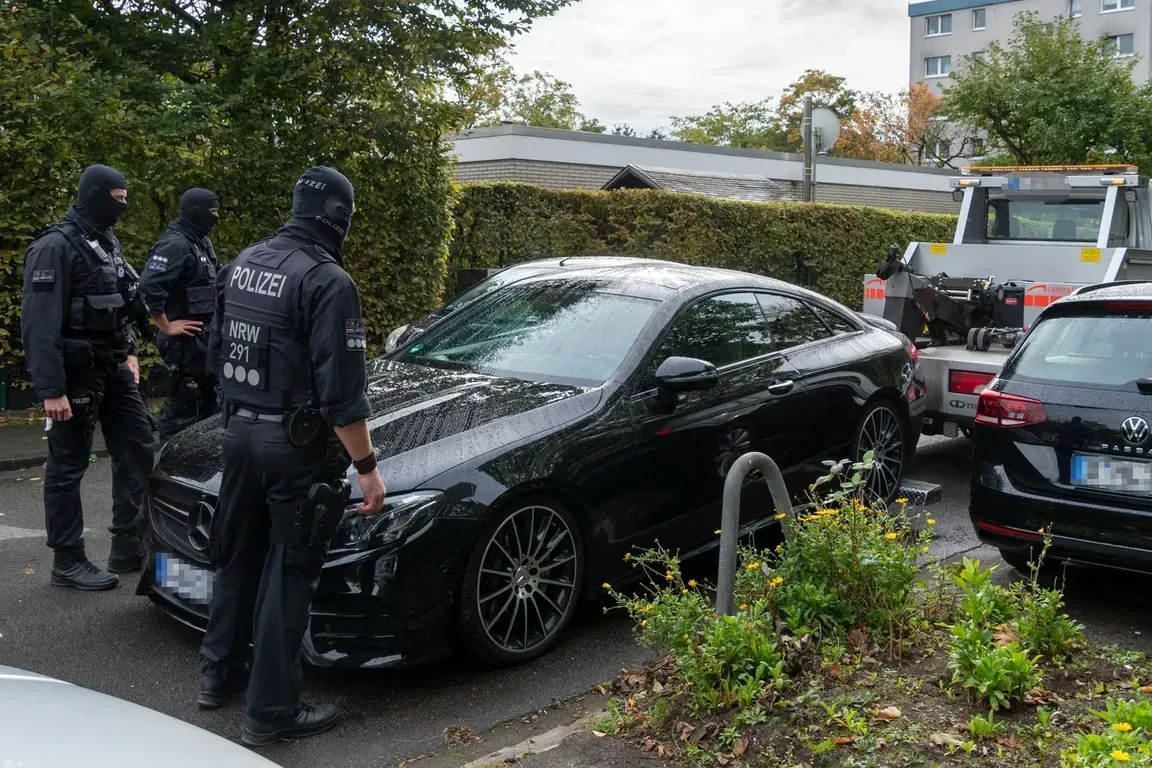 Diesen hochpreisigen Mercedes stellte die Polizei bei den Ermittlungen sicher (Archivbild): Der Düsseldorfer muss sich vor Gericht verantworten.