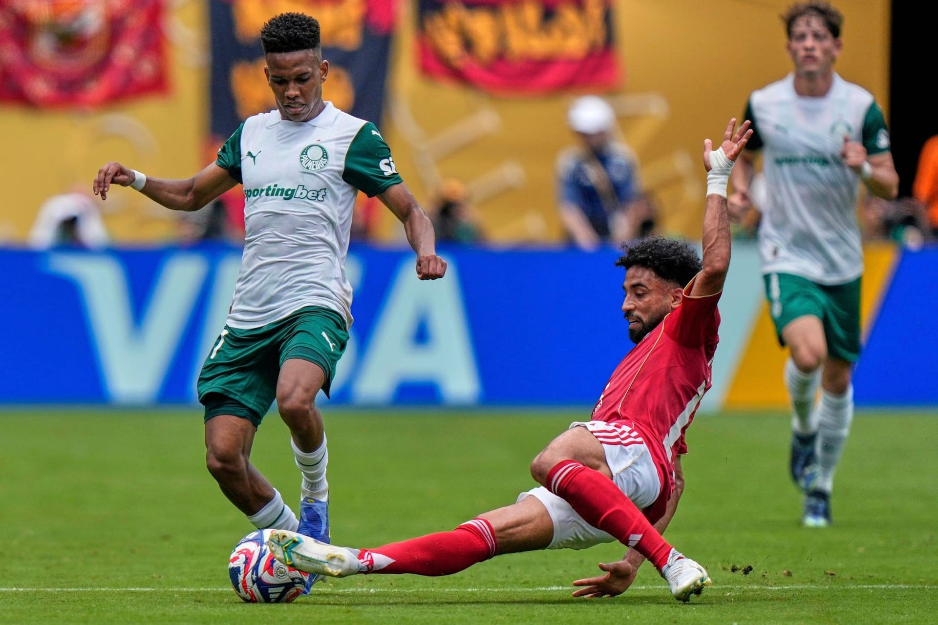 Szene aus der Partie zwischen Al Ahly und Palmeiras: Das Spiel musste unterbrochen werden.