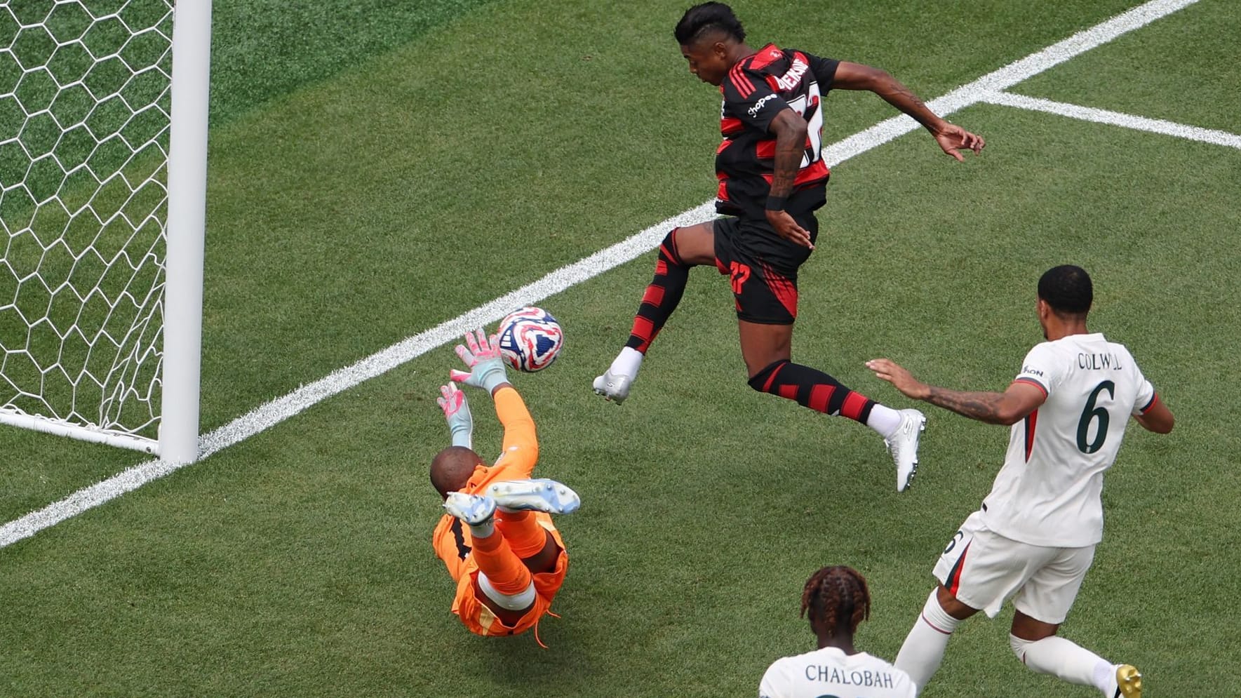 Der zwischenzeitliche Ausgleich: Flamengos Bruno Henrique (M.) trifft zum 1:1 gegen Chelsea.
