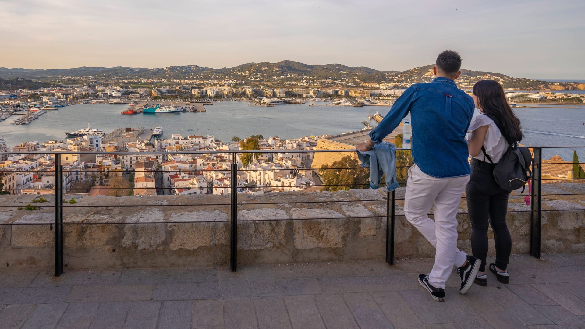 So schön könnte es sein: Künftig will Ibiza den Verkehr im Sommer mit klaren Obergrenzen eindämmen.