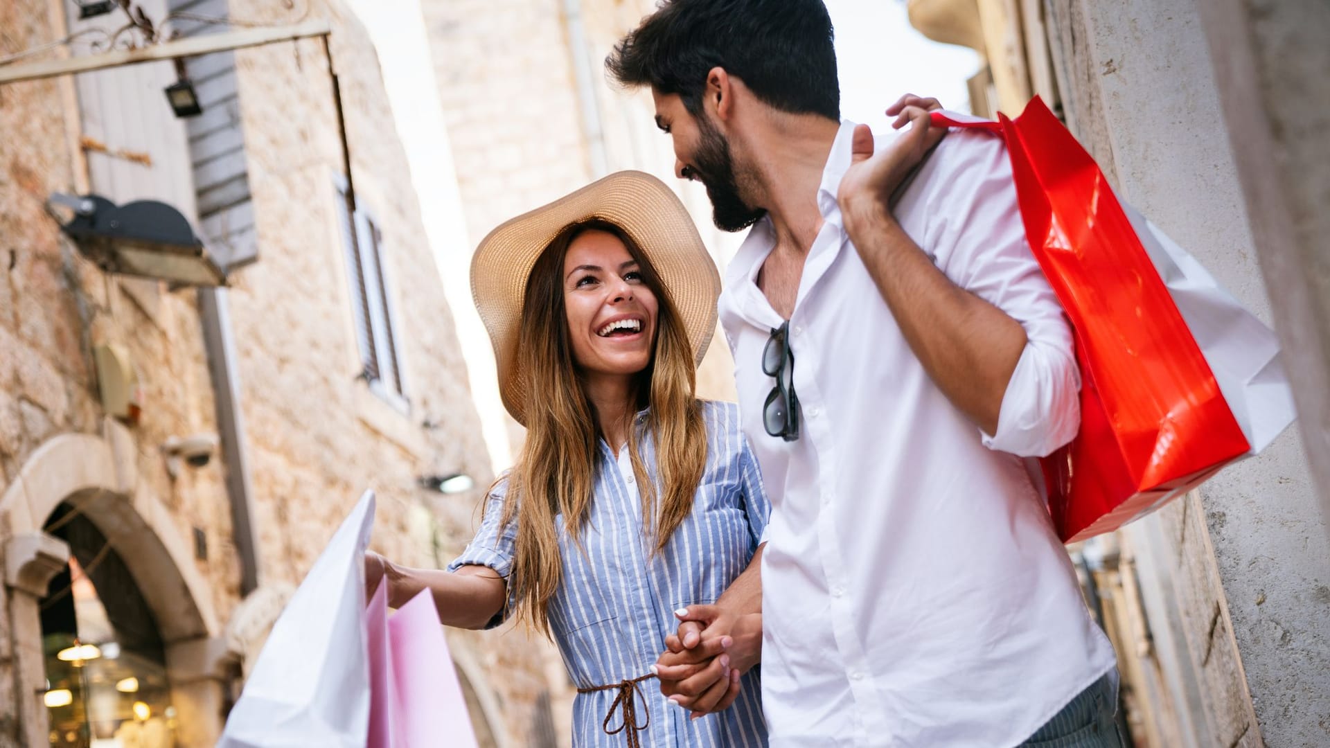 Sale bei Breuninger: Ergattern Sie Sommermode von Ralph Lauren, Adidas und Co. bis zu 50 Prozent reduziert im Angebot.