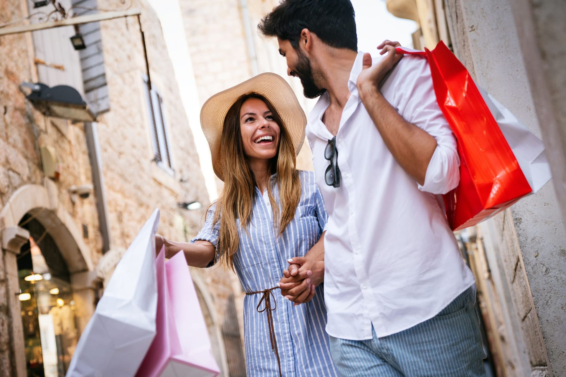 Sale bei Breuninger: Ergattern Sie Sommermode von Ralph Lauren, Adidas und Co. bis zu 50 Prozent reduziert im Angebot.