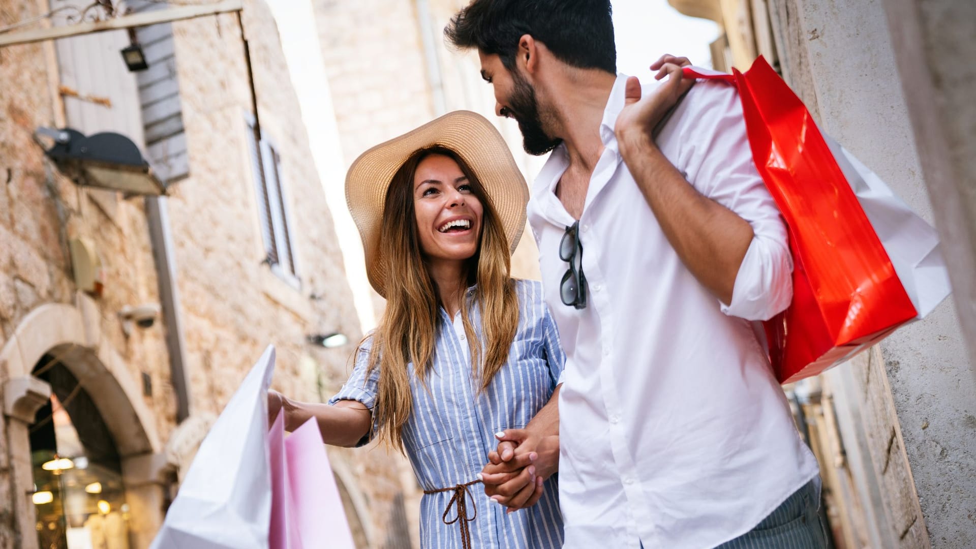 Sale bei Breuninger: Ergattern Sie Sommermode von Ralph Lauren, Adidas und Co. bis zu 50 Prozent reduziert im Angebot.