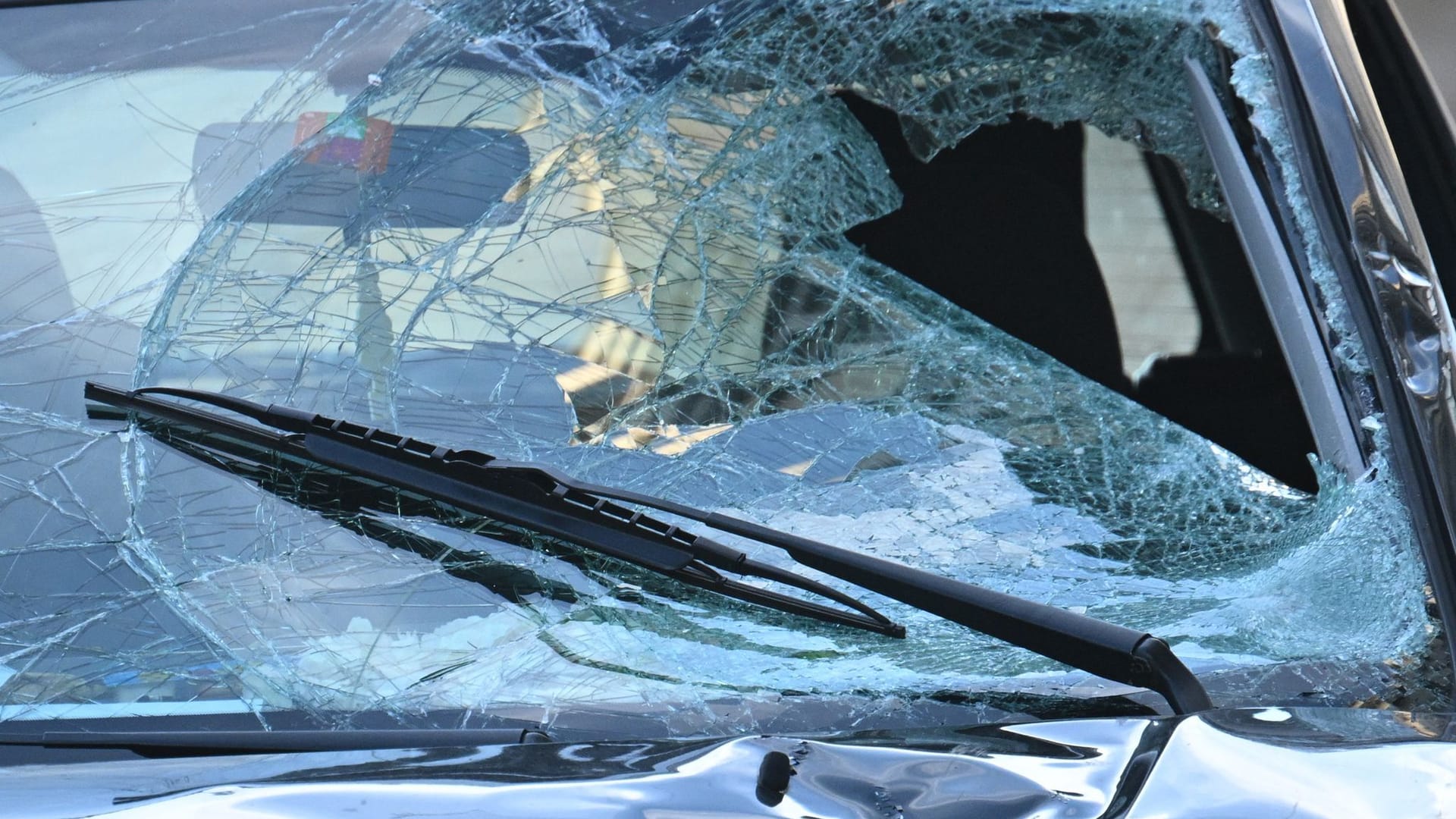 Auto fährt in Menschenmenge in Mannheim Auto fährt in Menschenmenge in Mannheim