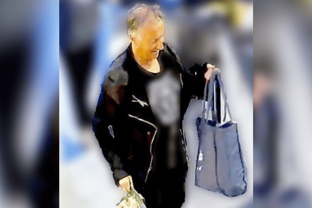 Phil Giesen mit seiner Lederjacke: Das Kleidungsstück könnte wichtige Hinweise liefern.