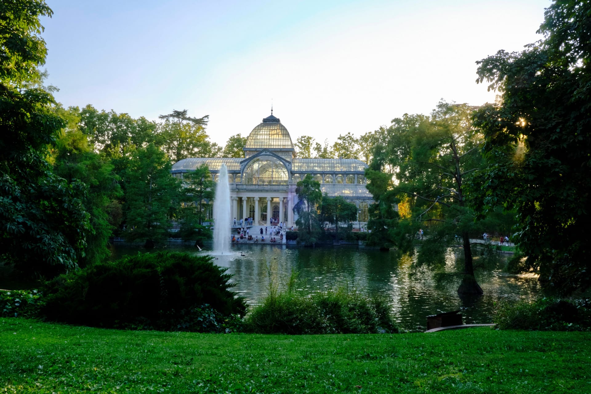 Der Kristallpalast im Parque Del Retiro von Madrid zeugt vom Reichtum und der Eleganz des späten 19. Jahrhunderts.