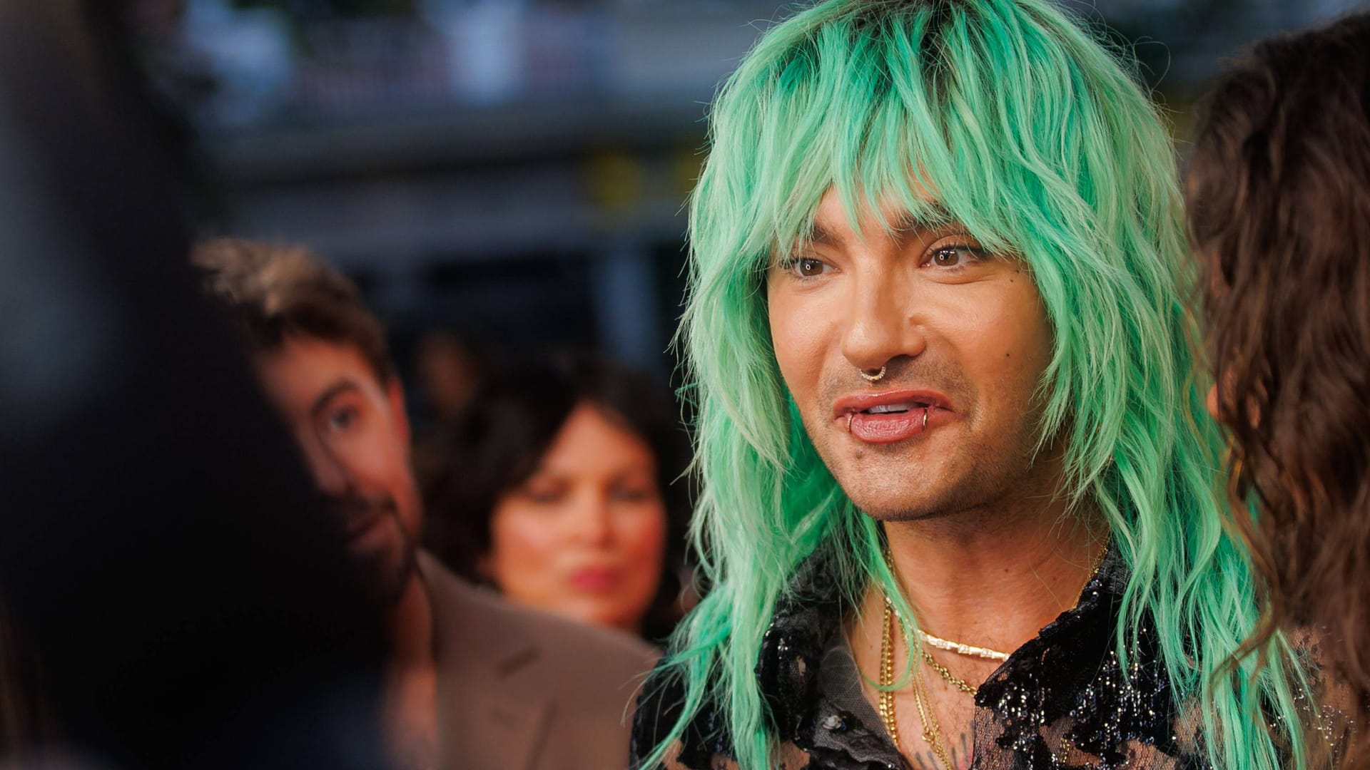 Bill Kaulitz: In der gemeinsamen Netflix-Serie mit seinem Bruder plaudert er aus dem Nähkästchen.
