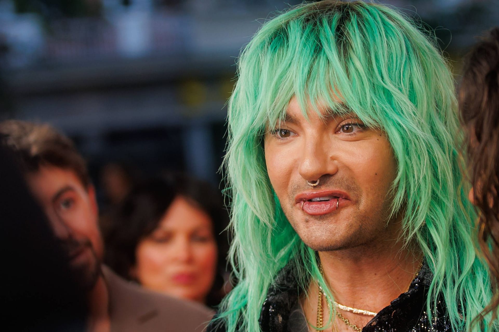 Bill Kaulitz: In der gemeinsamen Netflix-Serie mit seinem Bruder plaudert er aus dem Nähkästchen.