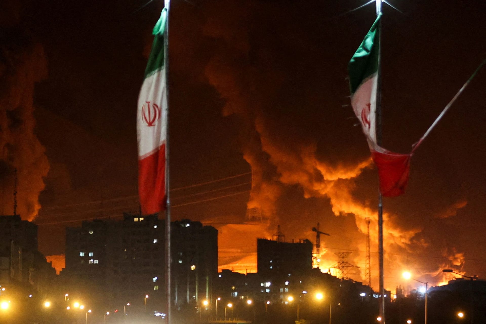 Bilder nach einem israelischen Angriff auf Iran: Nun haben auch die USA das Mullah-Regime angegriffen.