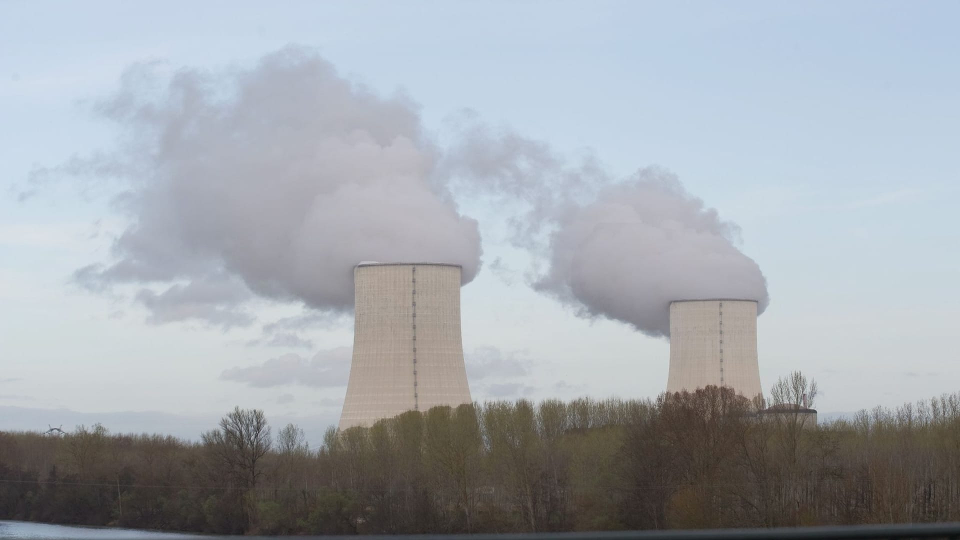 Frankreich fährt AKW wegen Hitzewelle runter Frankreich fährt AKW wegen Hitzewelle runter
