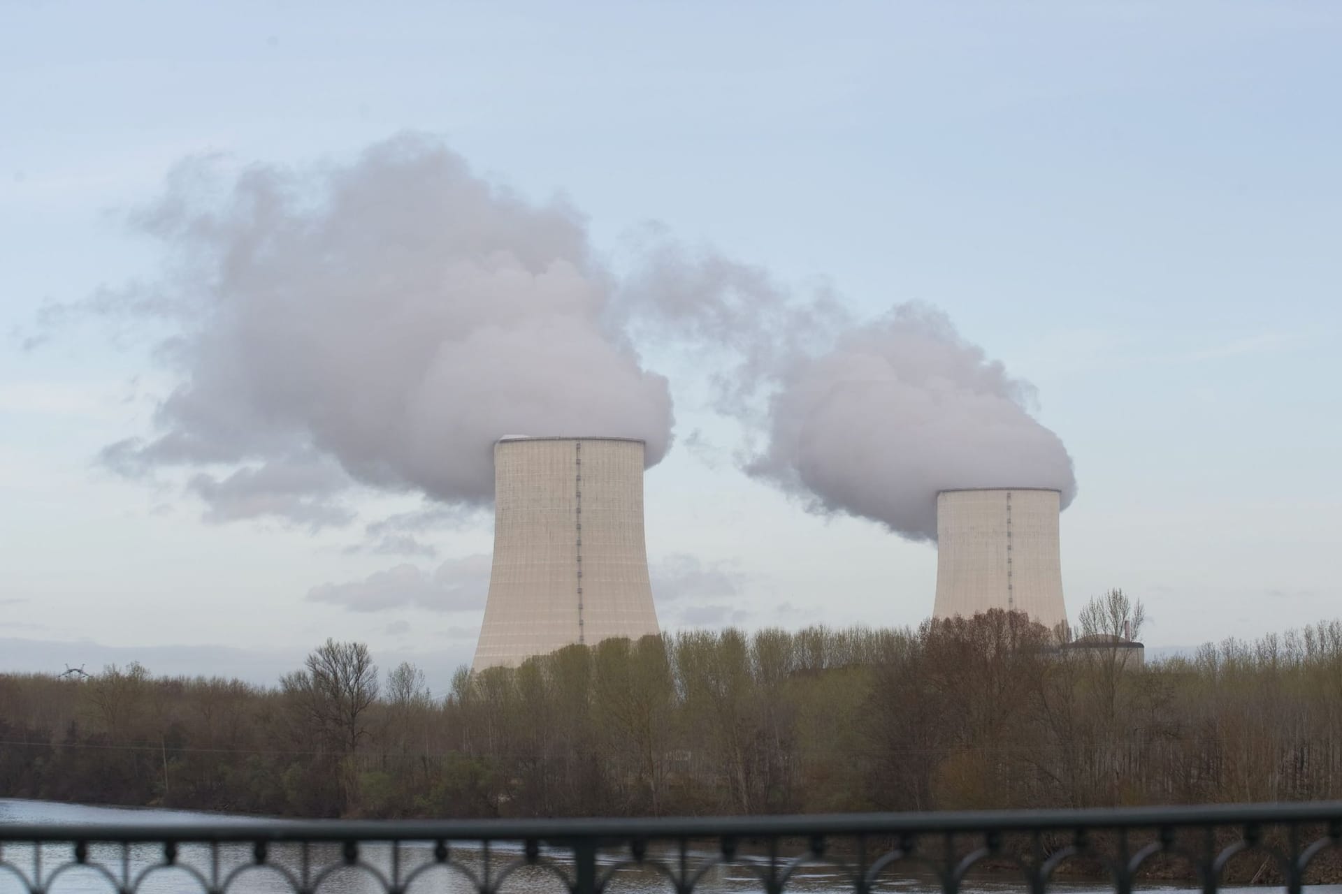 Frankreich fährt AKW wegen Hitzewelle runter Frankreich fährt AKW wegen Hitzewelle runter