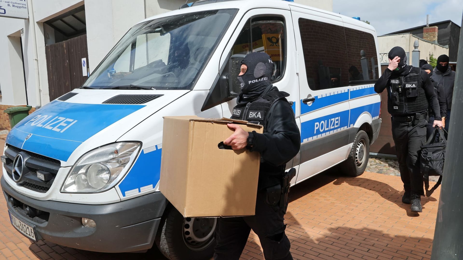 Mutmaßliche rechte Terrorzelle: Jugendliche festgenommen