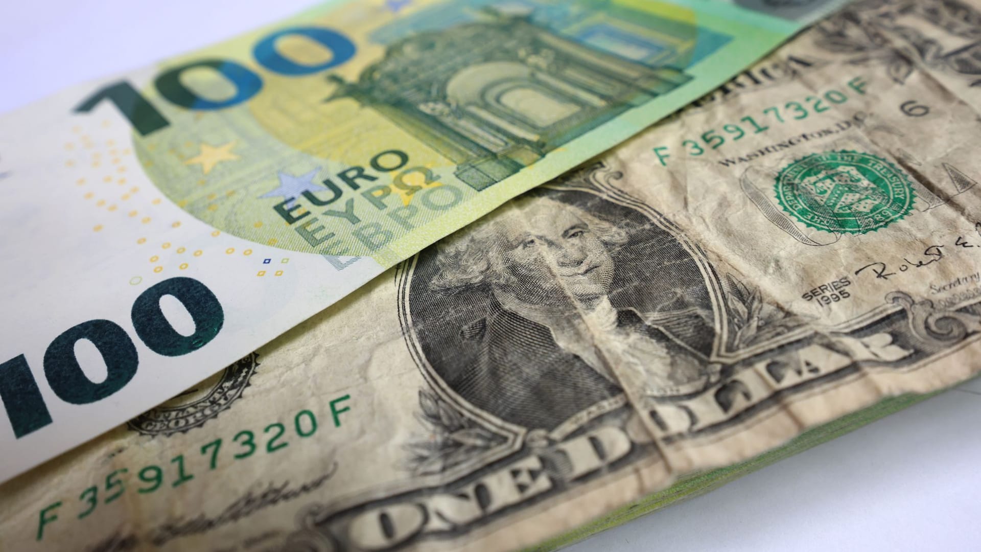 Dollar und Euro Dollar und Euro